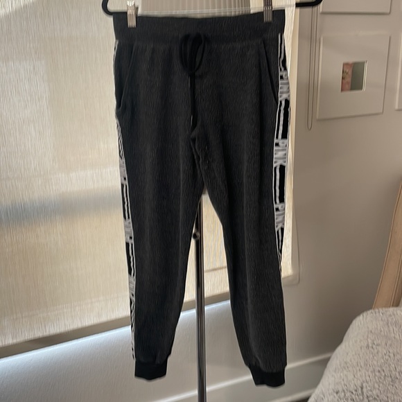 Bundle VS Pink and Forever 21 Sweat Pants and Forever 21 Legging XS - Picture 2 of 16